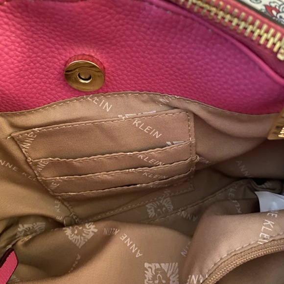 Handbag - Picture 6 of 10